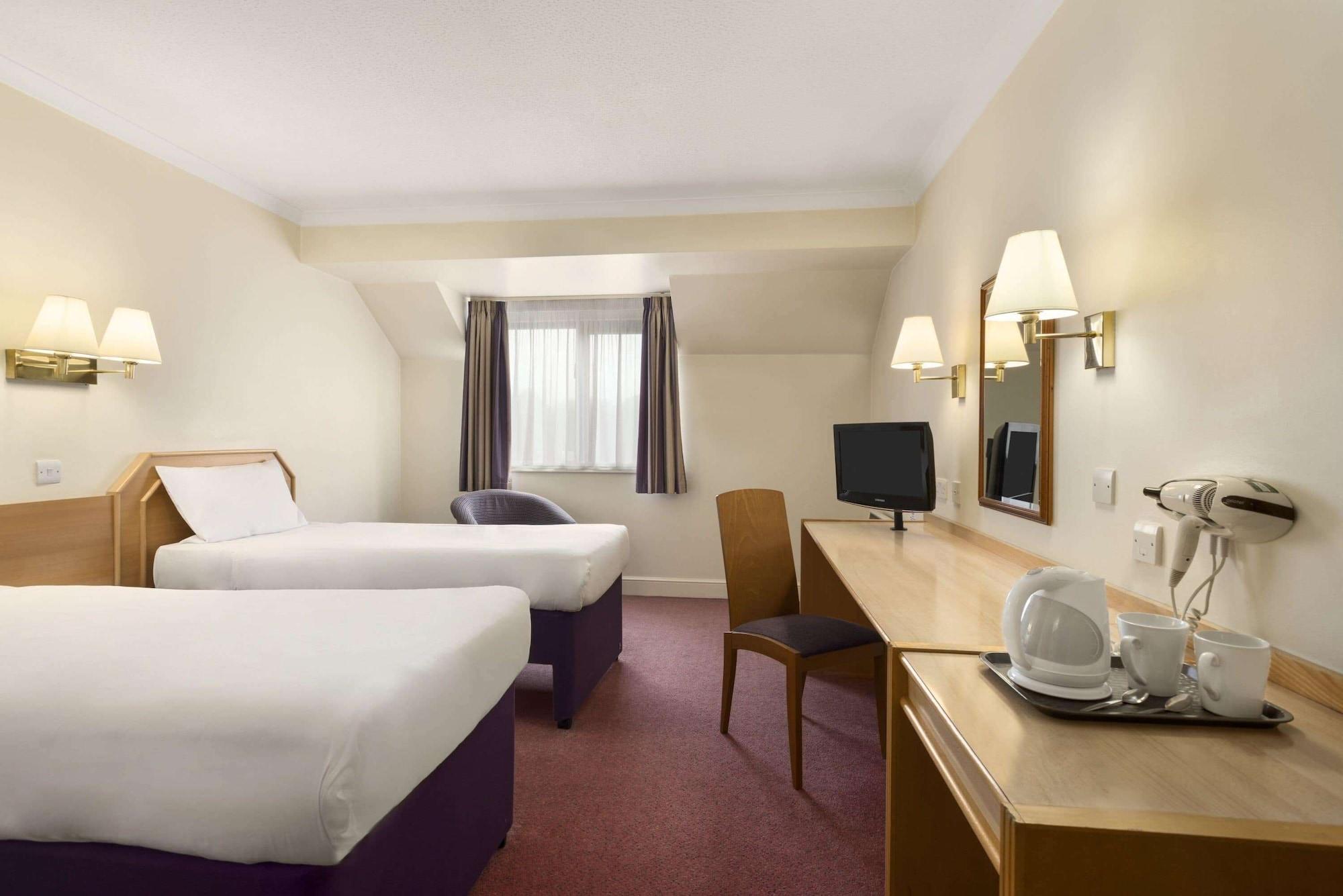 Days East Hotel