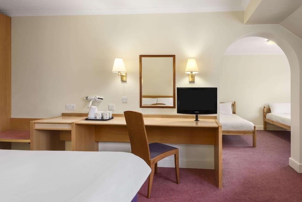 Hotel Super 8 By Wyndham East 3*