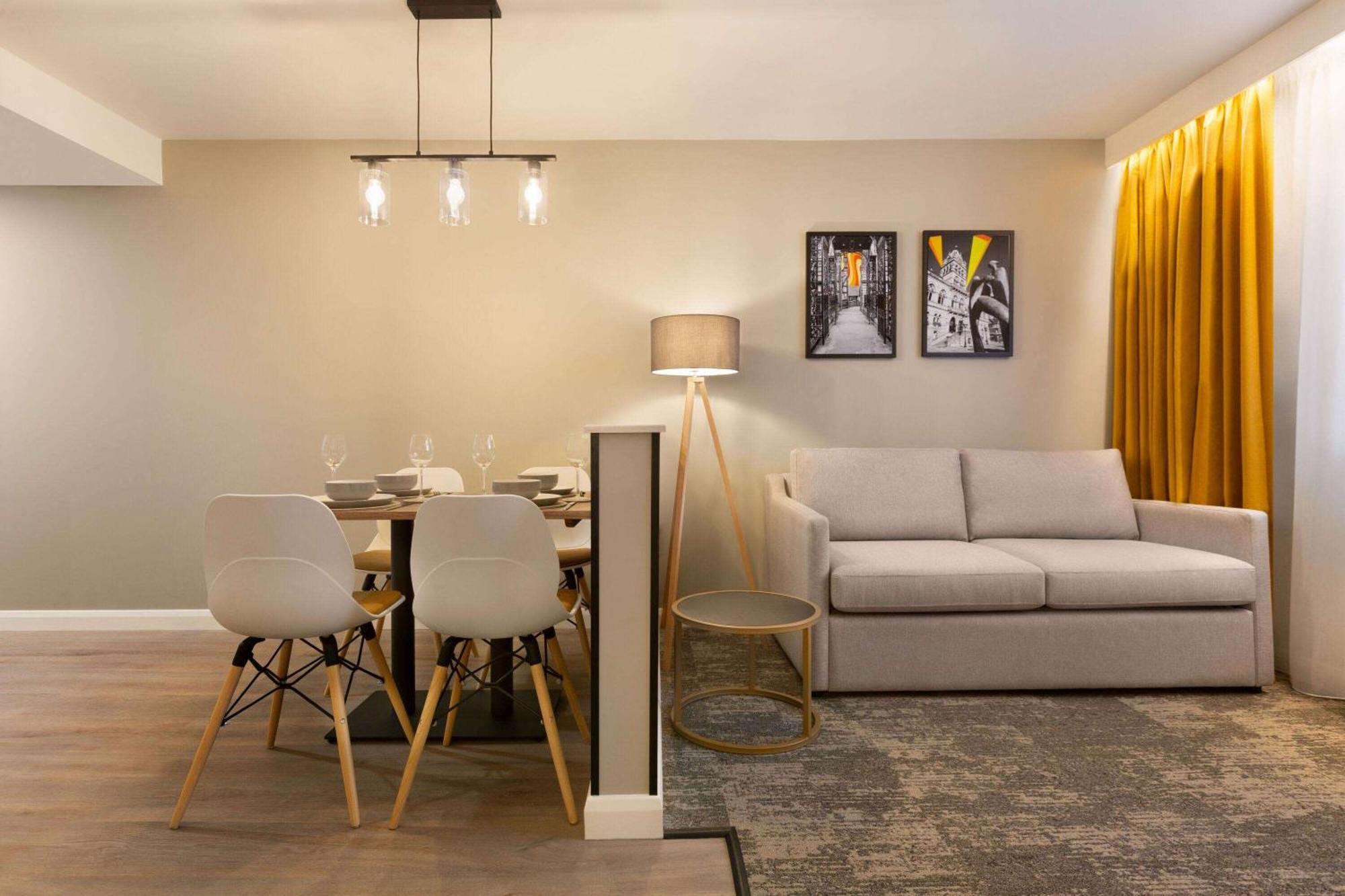 Super 8 By Wyndham East