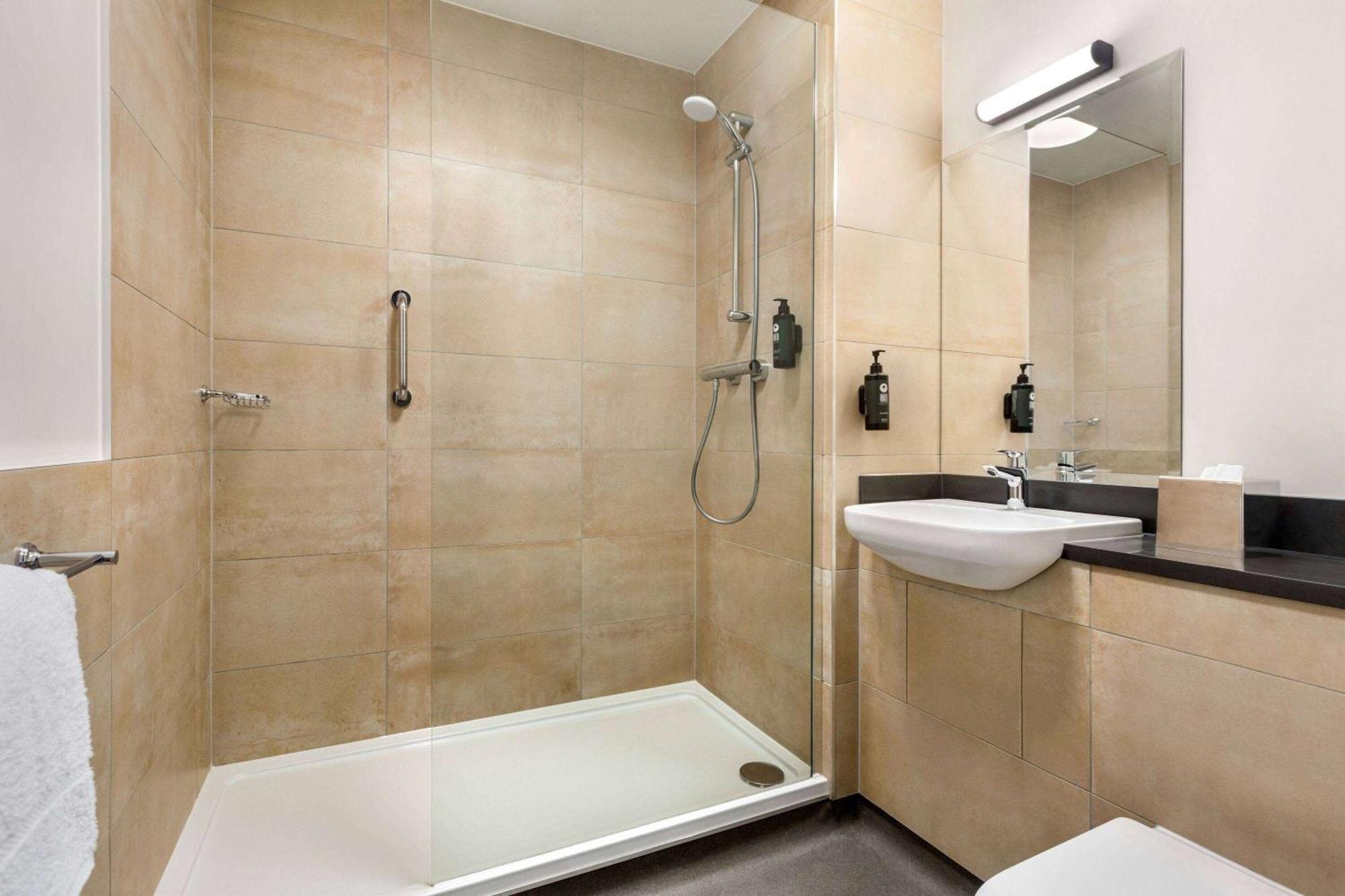 Hotel Super 8 By Wyndham East 3*