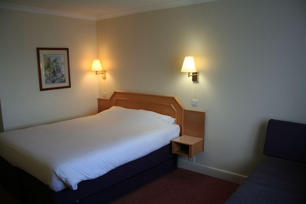Super 8 By Wyndham East Hotel