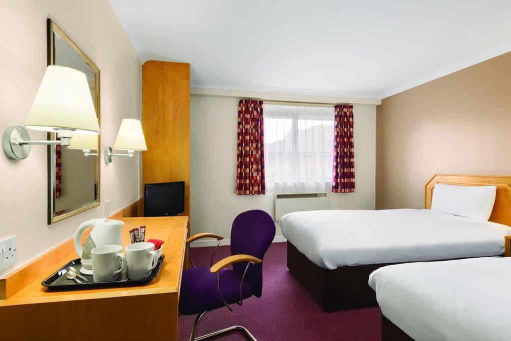 Super 8 By Wyndham East Hotel
