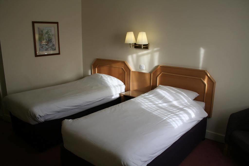 Super 8 By Wyndham East Hotel