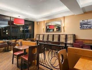 Hotel Super 8 By Wyndham East