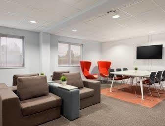 Super 8 By Wyndham East Hotel